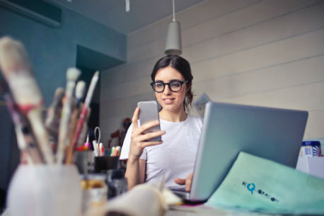458x305-content-usp-girl-looking-at-phone.jpg