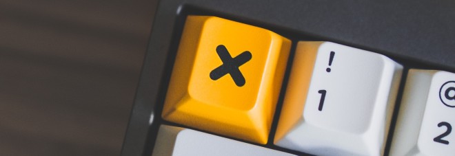 Tastatur med gult knapp